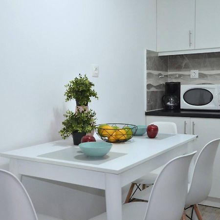 A Spacious Minimal Apatment At Chalandri Athens Exterior photo