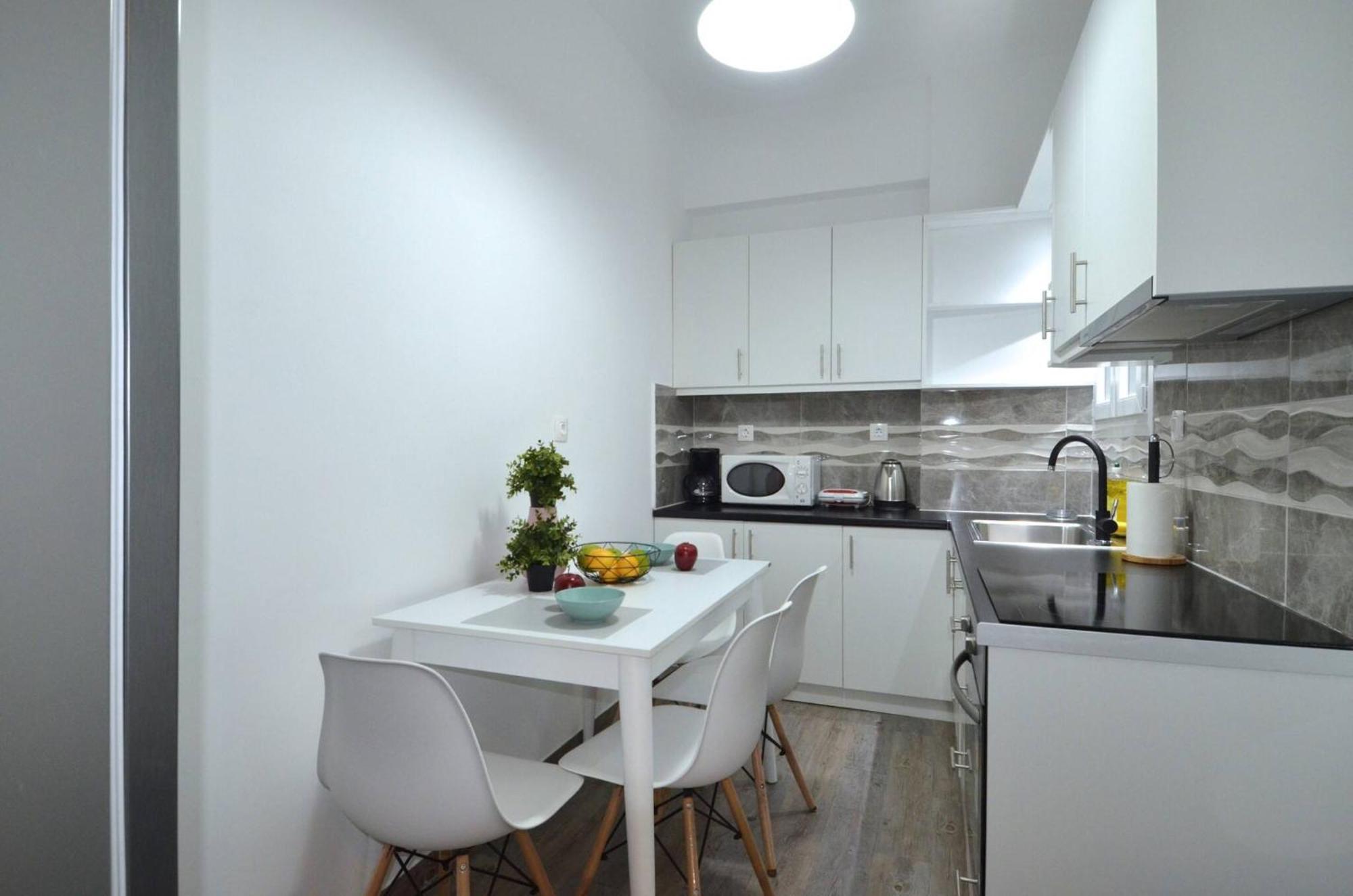 A Spacious Minimal Apatment At Chalandri Athens Exterior photo